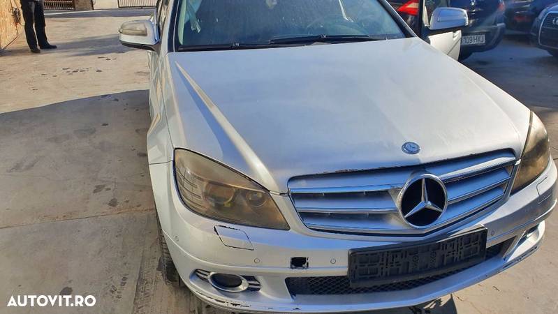 Dezmembram Mercedes C320d w204 - 3