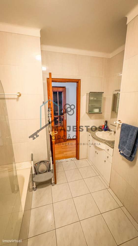 Apartamento T3 no Último Andar com Garagem — Gualtar (Braga)-18