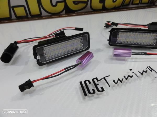 Suporte De Lâmpada De Matricula Com Led Branco Para Porsche Carrera GT, 911 Carrera 996, 997, GT2, GT3, Boxster 987, Cayene 9PA, Cayman 987C, Seat Altea / Exeo / Exeo ST, Ibiza 6J, Leon 1P, Audi TT 8N 2-doors 1999-2006, VW EOS, Golf 4, 5, 6, 7, Lupo, Passat 3C, CC, Phaeton, Scirocco, Polo 6N2, 9N,9N3, Beetle, Passat B6, B7, Skoda Superb 3T 4-drs Sedan 2008. - 12