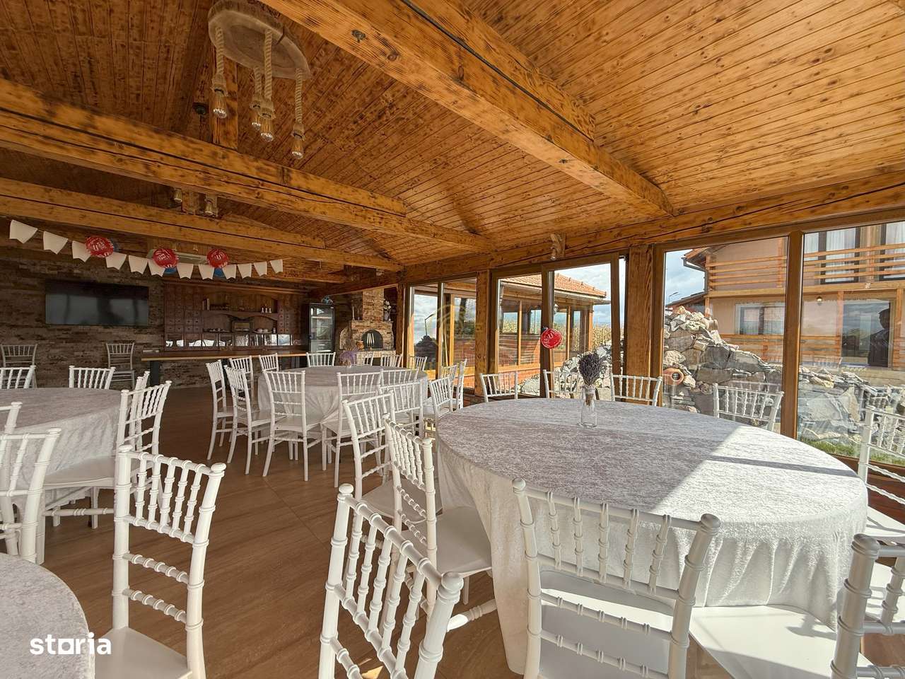 Vila de vanzare in APA-NORD  cu 2 Piscine/Zona de Relaxare/Acces lac-6