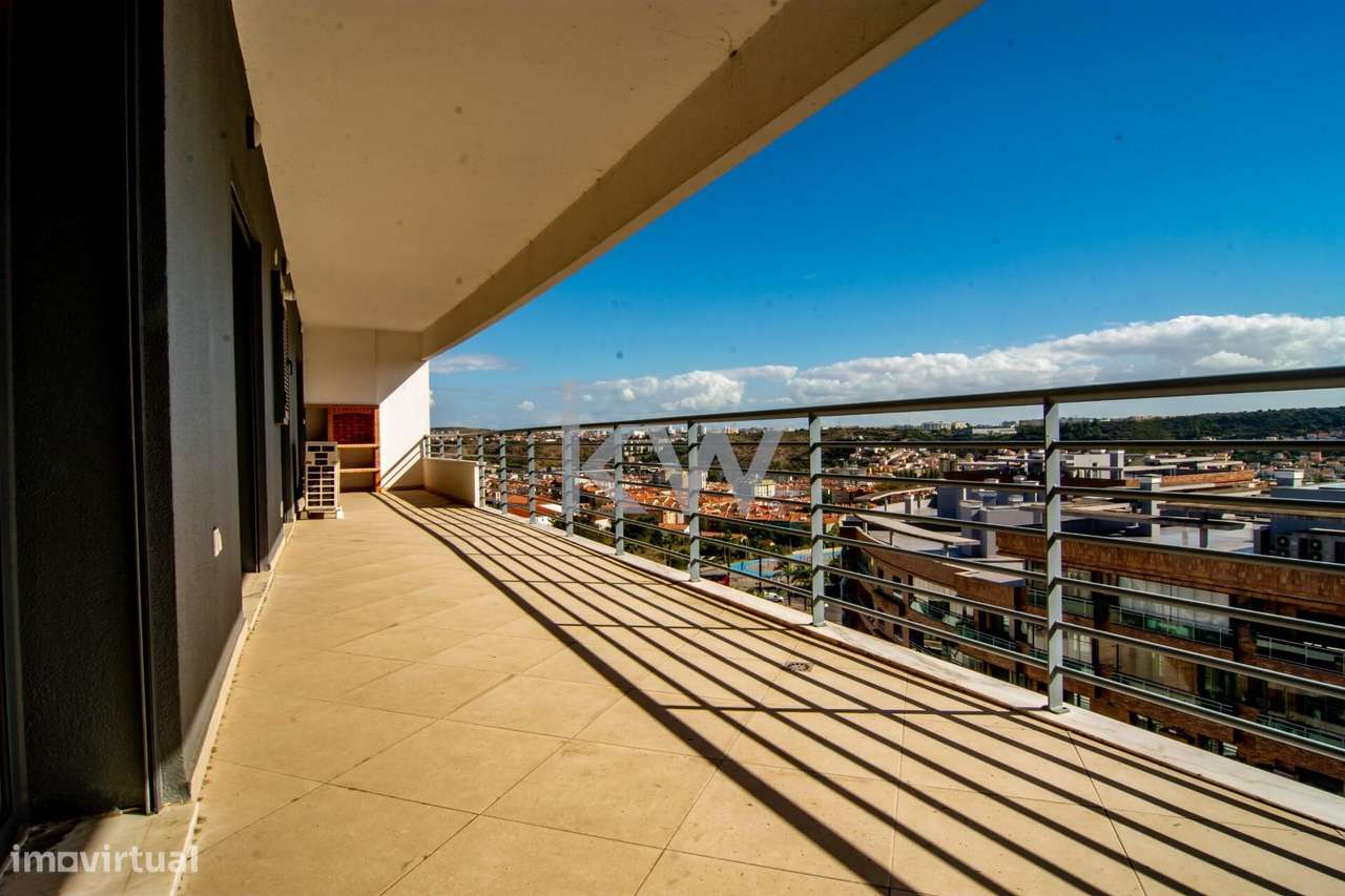 Luxo Raro nas Colinas do Cruzeiro – T3+1 com Mega Box e Terraço Privad-37