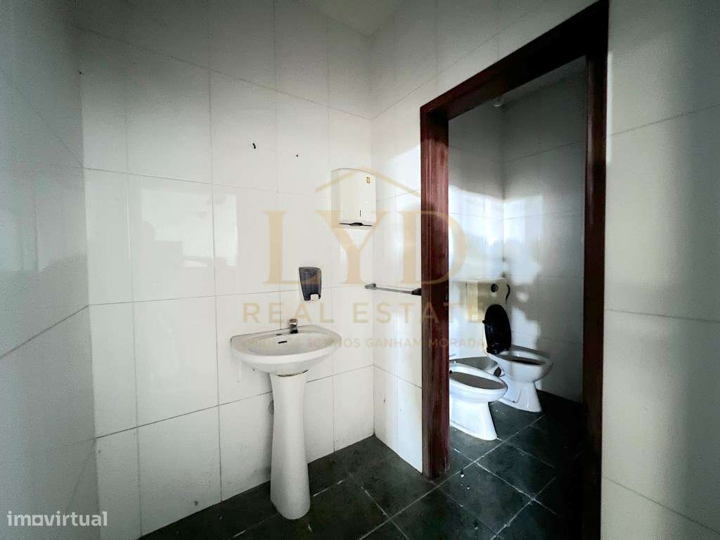 Espaço de Arrecadação e Arrumos com 570 m² em Penamaior, Paços de F...-9