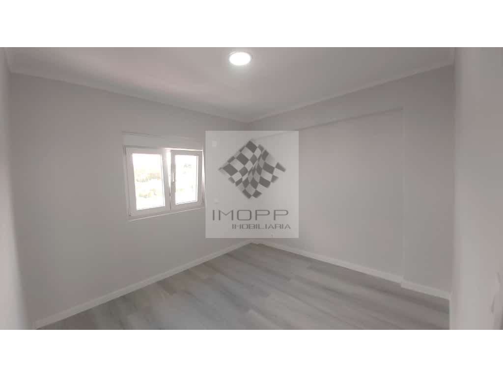 Apartamento T2 renovado às portas de Lisboa - Oportunidade única na...-9