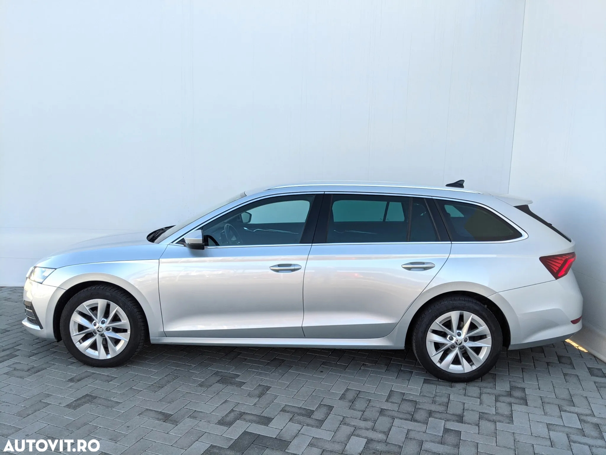 Skoda Octavia Combi 2.0 TDI DSG Style - 2