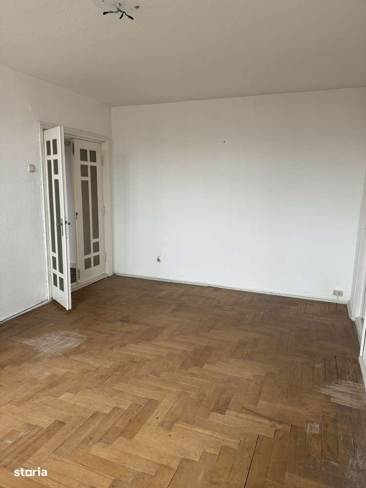 Vand apartament cu 4 camere decomandat-4