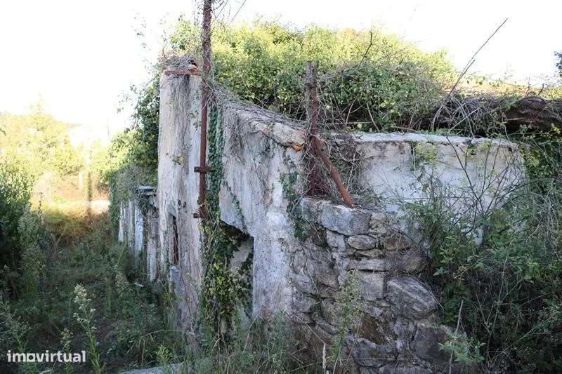 Imóvel constituido por 2 frações a 2 minutos do centro da cidade Braga-12