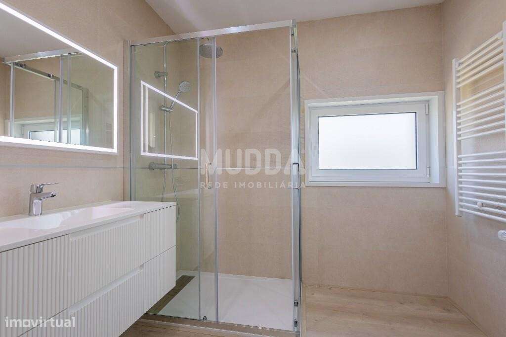 Moradia T4 com Design Contemporâneo e Acabamentos Premium-22