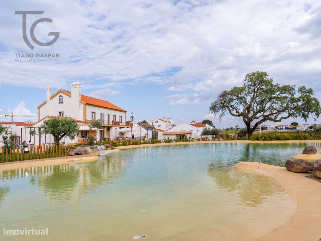 Moradia T2+2 com logradouro no centro de Gavião-14