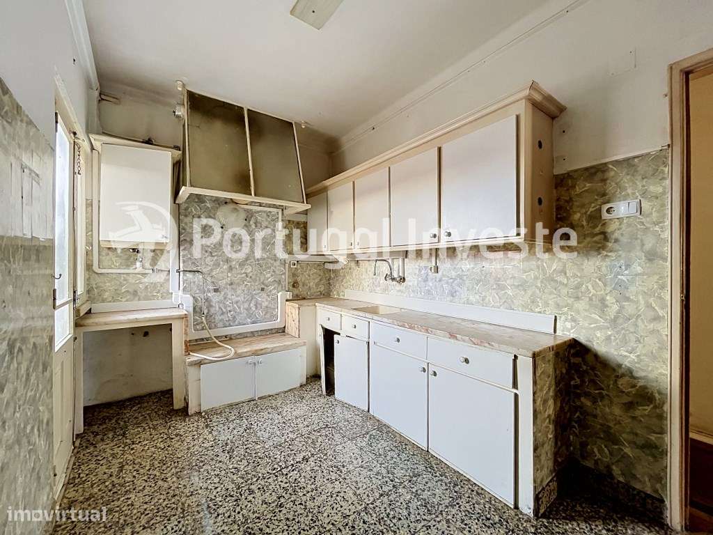 Apartamento de 5 assoalhadas na rua Capitão Leitão, Almada-10