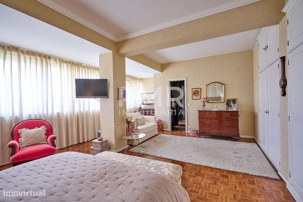 Apartamento T5 (ex T6) Avenida Estados Unidos da América-9