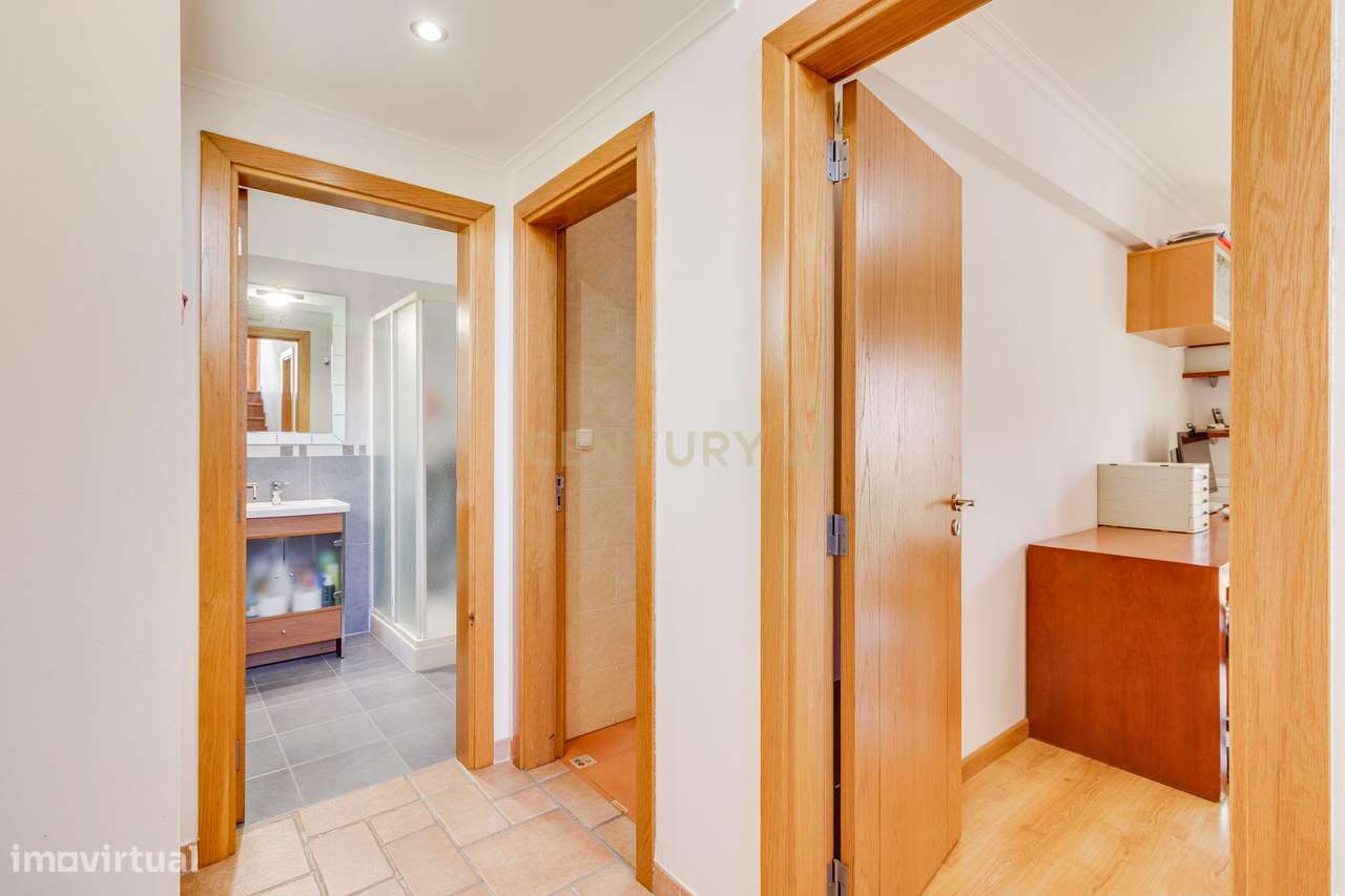 Moradia de Prestígio com 277m² | Garagem | Energia Solar | Feijó, Alma-9