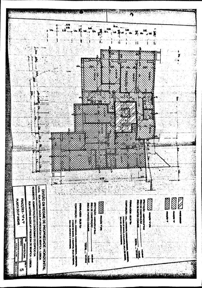 Oportunidade Única em S. Domingos de Benfica: T4 com Potencial e Local-36