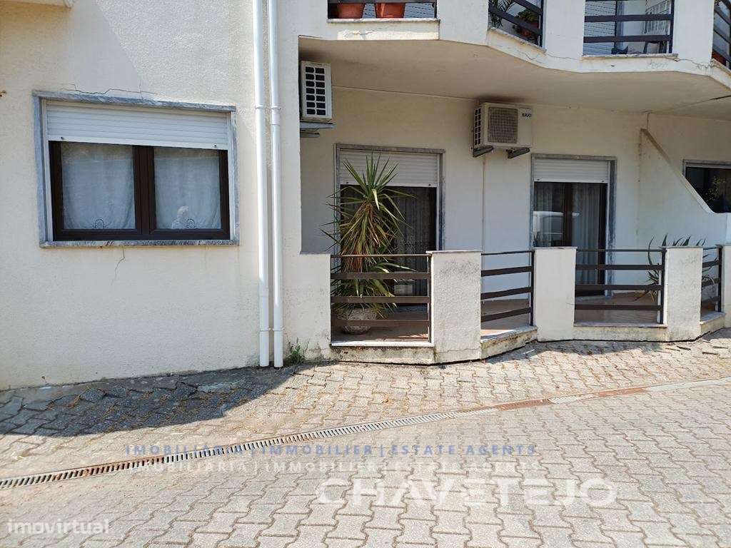 Apartamento T3 com Garagem e Sótão | Localização Central e Tranquil...