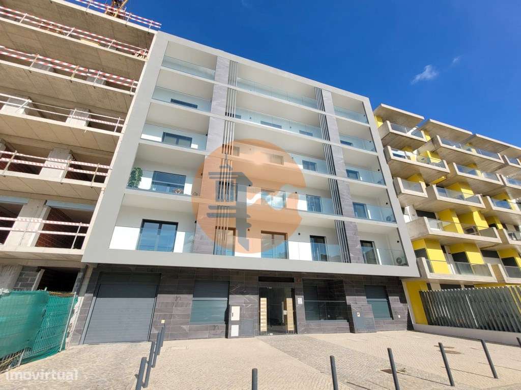 Apartamento T2 no centro de Armação de Pera a um passo da praia! - Grande imagem: 2/46