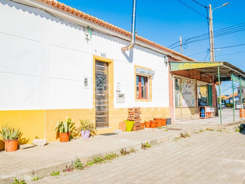 MORADIA EM BANDA T2+1 REMODELADA COM LOGRADOURO EM BREJOS DE AZEITAO - Grande imagem: 4/23