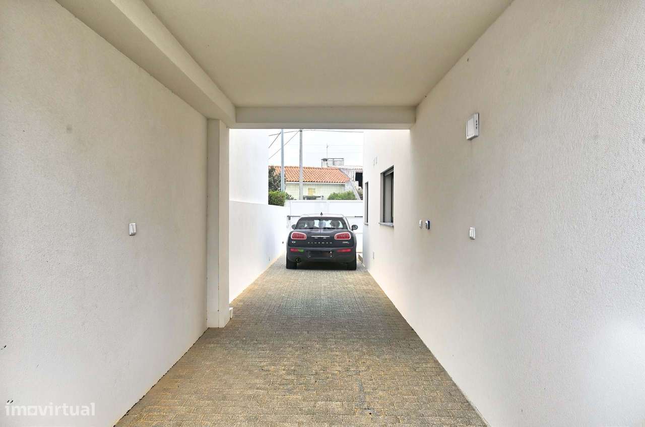 Moradia T4 | Construção contemporânea | Trajouce | São Domingos de Ran-35