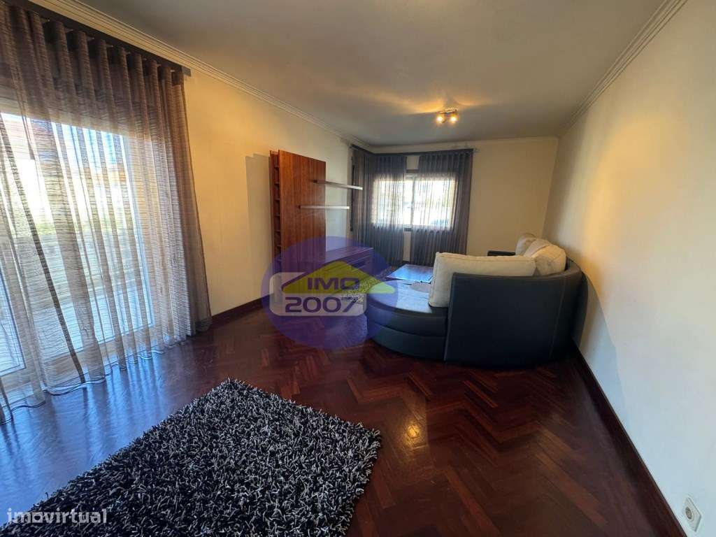 Apartamento T3 com terraço em Paços de Brandão-15