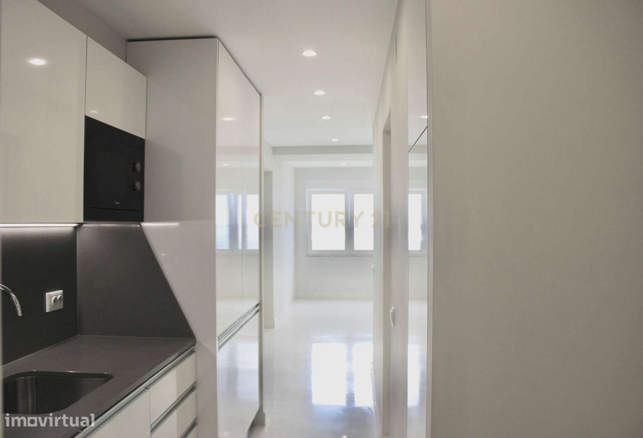 Apartamento T0 transformado em T1, remodelado, Costa da Caparica-7