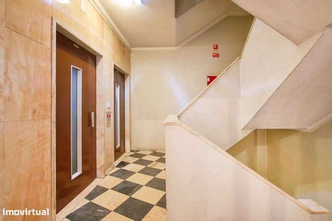 T1 com varanda, elevador em zona nobre: 5  minutos  do colombo e metro - Grande imagem: 3/21