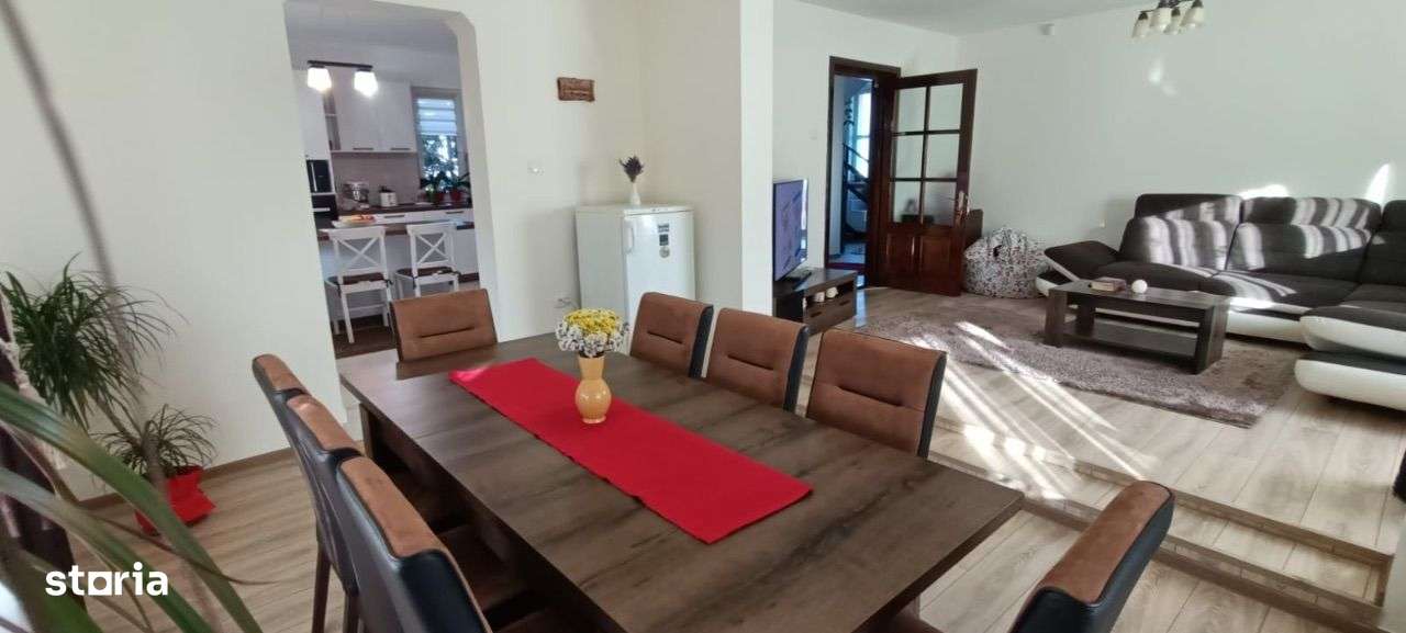 Casă complet mobilată, cu 2 garaje 10 ari de teren , Crasnei - Imagine principală: 3/8