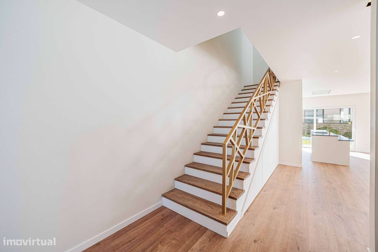 Elegante moradia T4 de arquitetura contemporânea em Albarraque-25