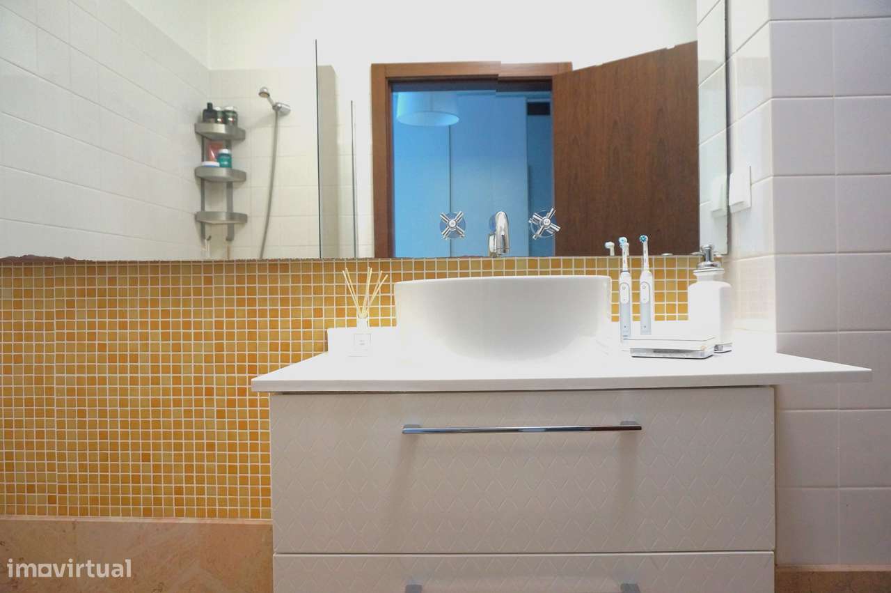T4 Condo exclusivo com jardim privado, 2 lugares de garagem e piscina - Grande imagem: 5/16