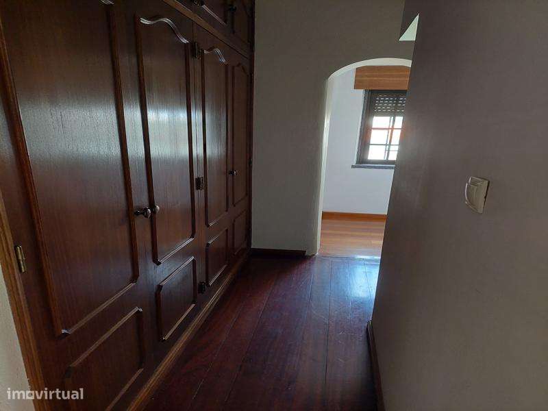 Excelente Quintinha em Lote de 1960 m2, com construção de 300 m2-26