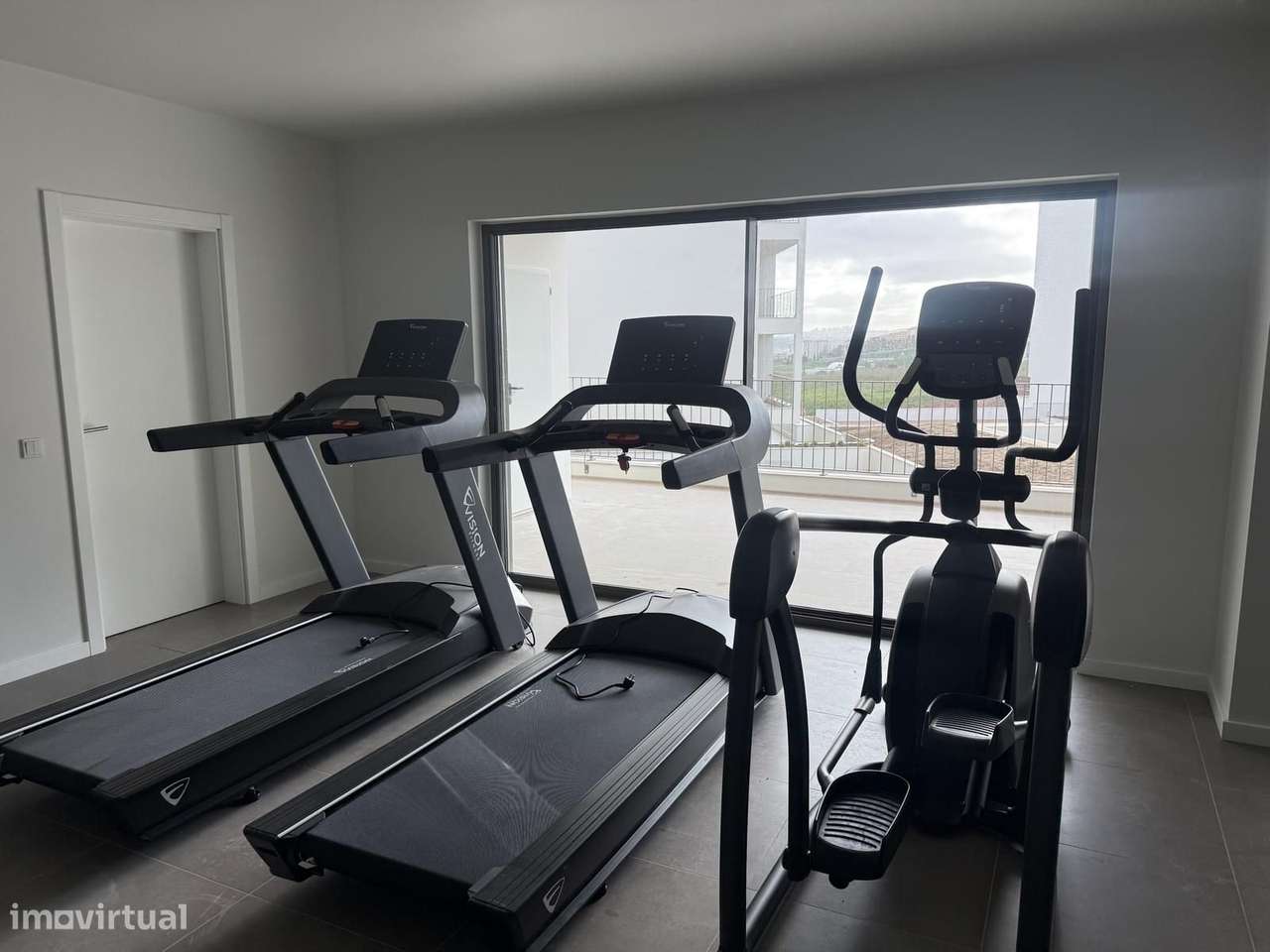 Apartamento T4 com jardim, Loures-17