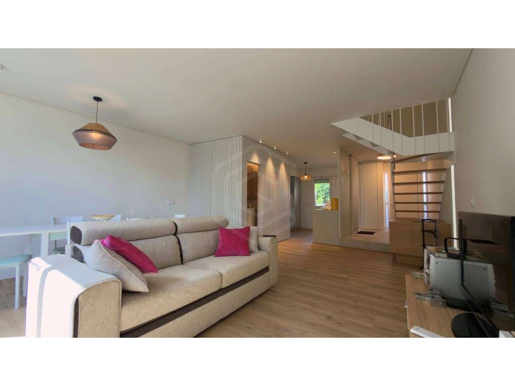 Apartamento Duplex T3 totalmente remodelado em Condomínio Fechado, ...-1