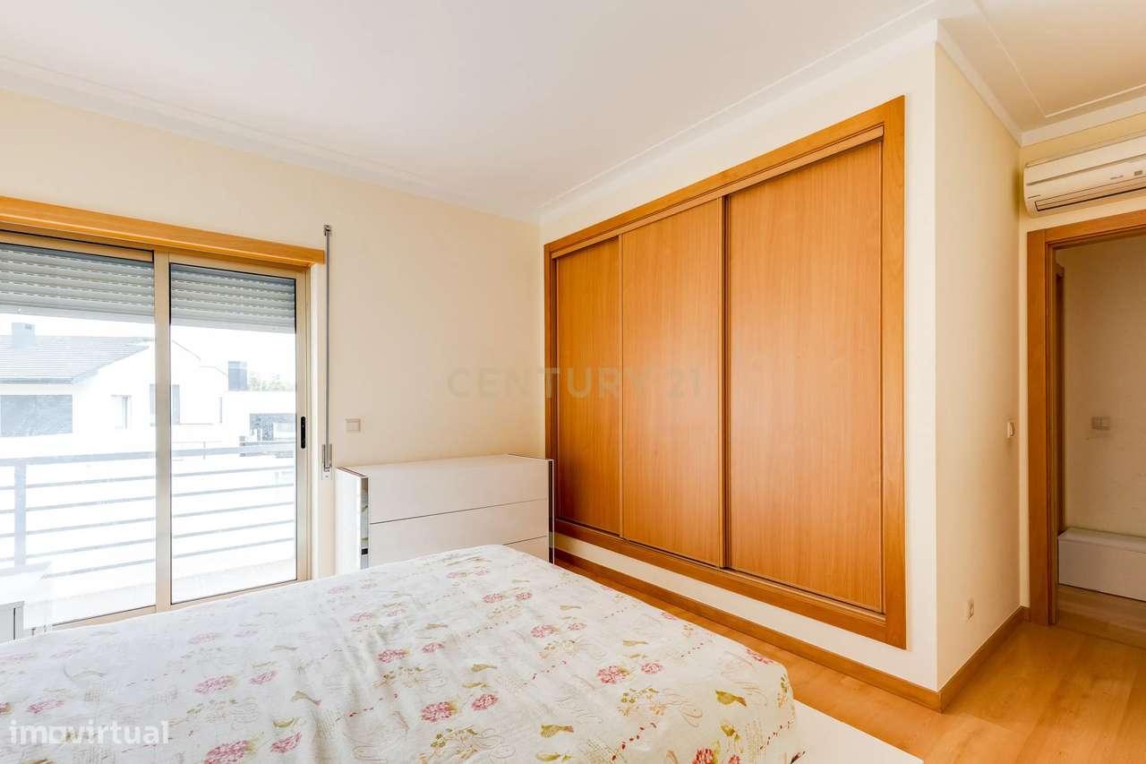 Apartamento T3 de Excelência com Terraço, Garagem Box, no Louriçal - P-14