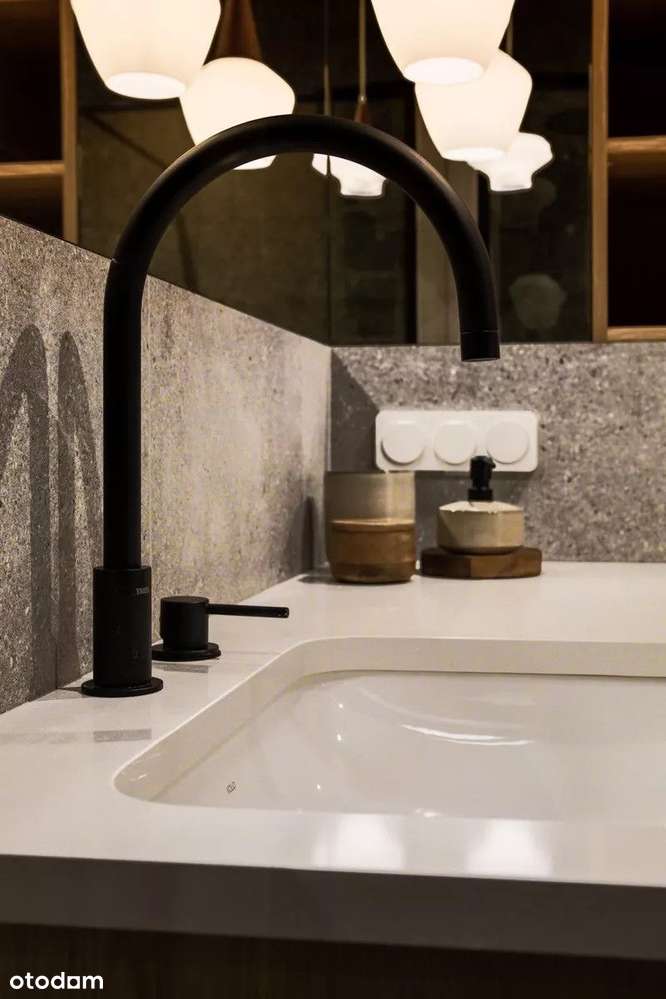 B. wysoki standard / w  enklawie zieleni / Top-9