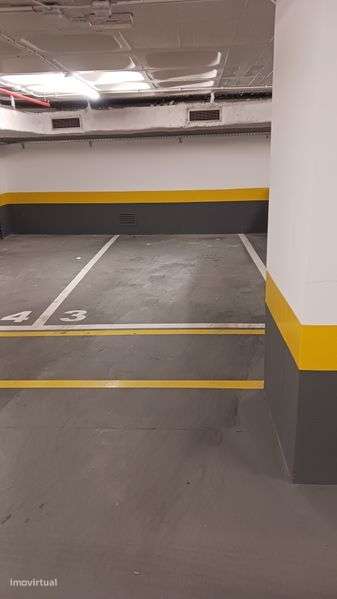 Vende-se estacionamento
