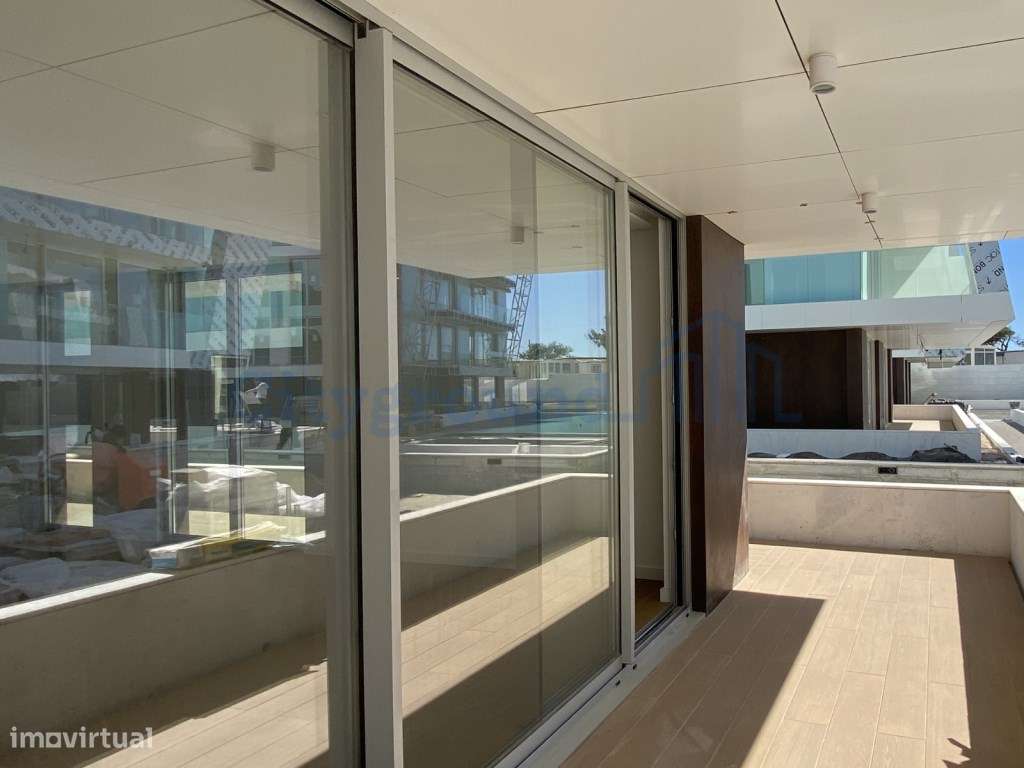 Apartamento T1 com terraço, em condomínio de luxo em frente à praia - Grande imagem: 2/24