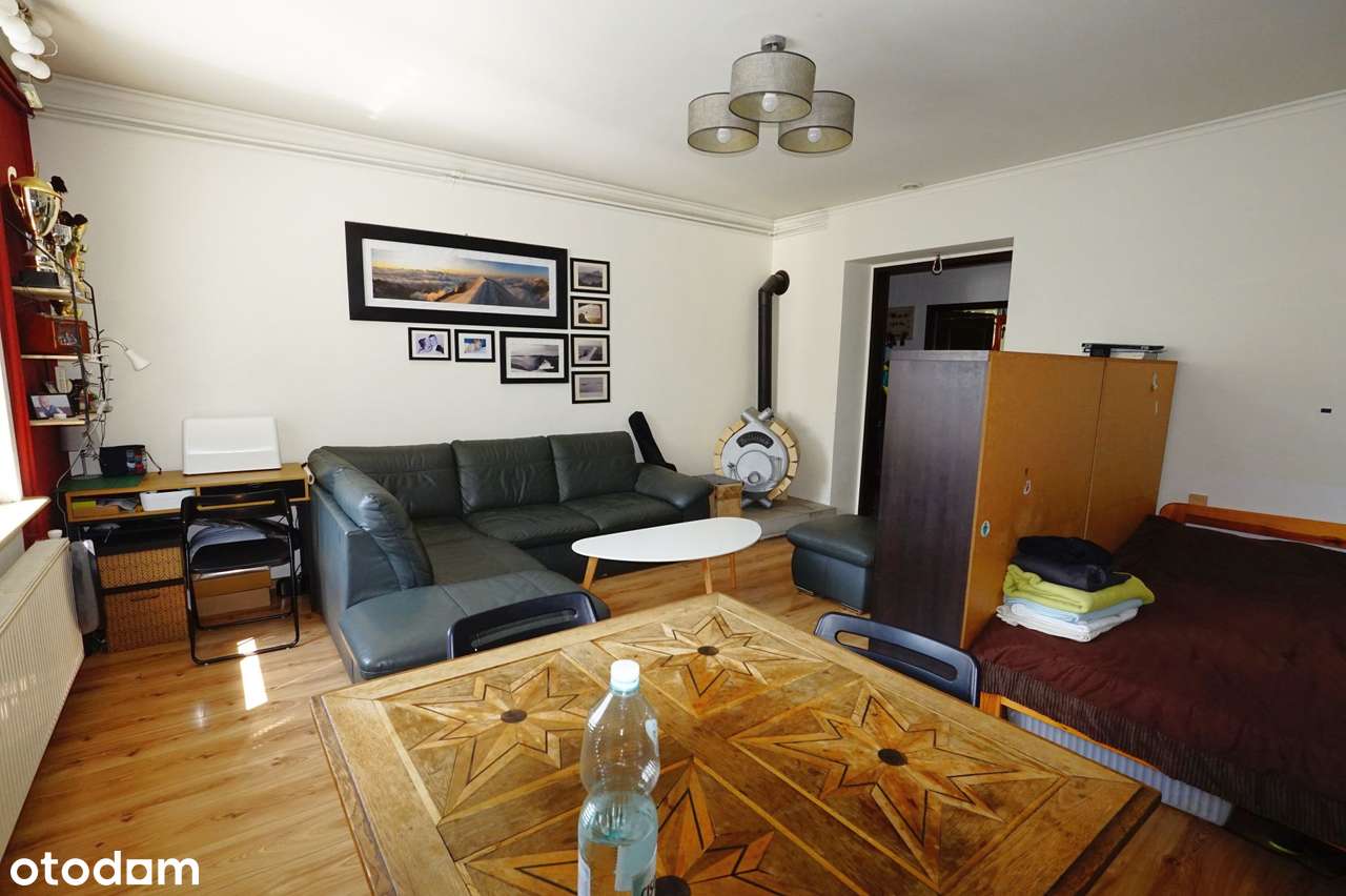 w kamienicy w sąsiedztwie centrum miasta-9