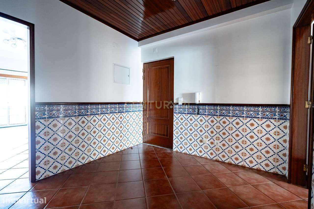 Apartamento T3 com elevador e garagem no centro da Lousã-5