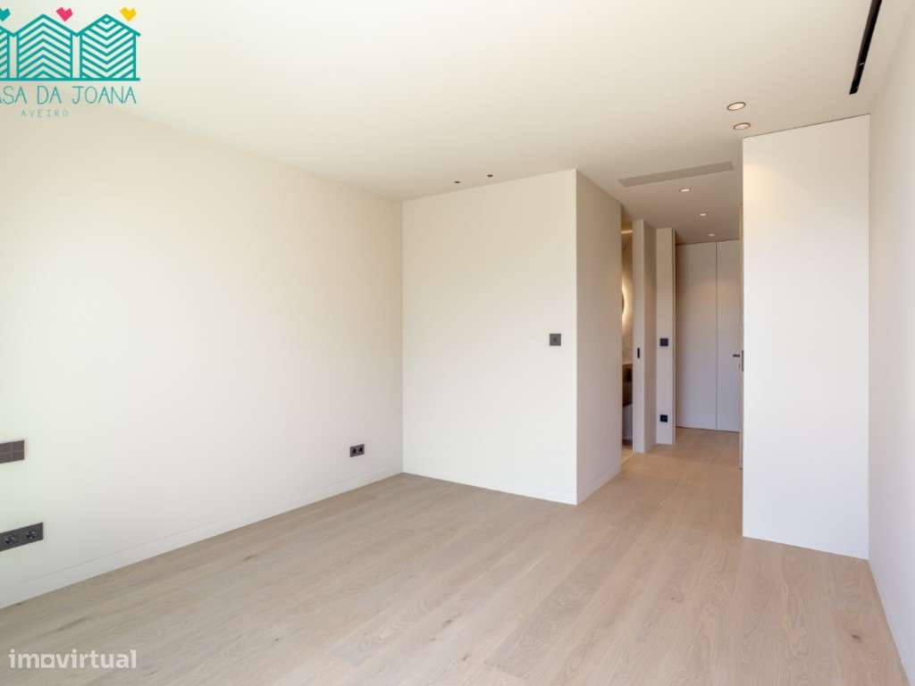 Moradia T5+1 com Piscina em Cascais-36