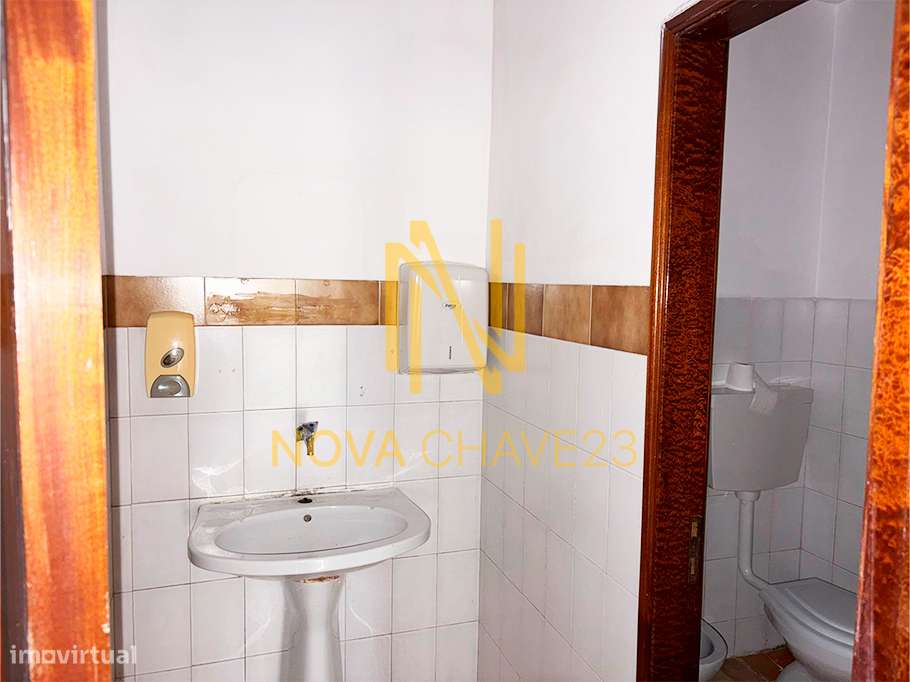 Loja em Agualva – 128 m² | Open Space | 2 Entradas-8