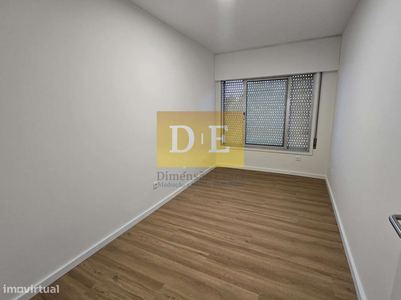 Apartamento T4 em Zona Central da Sª da Hora Junto à Estação do M-23