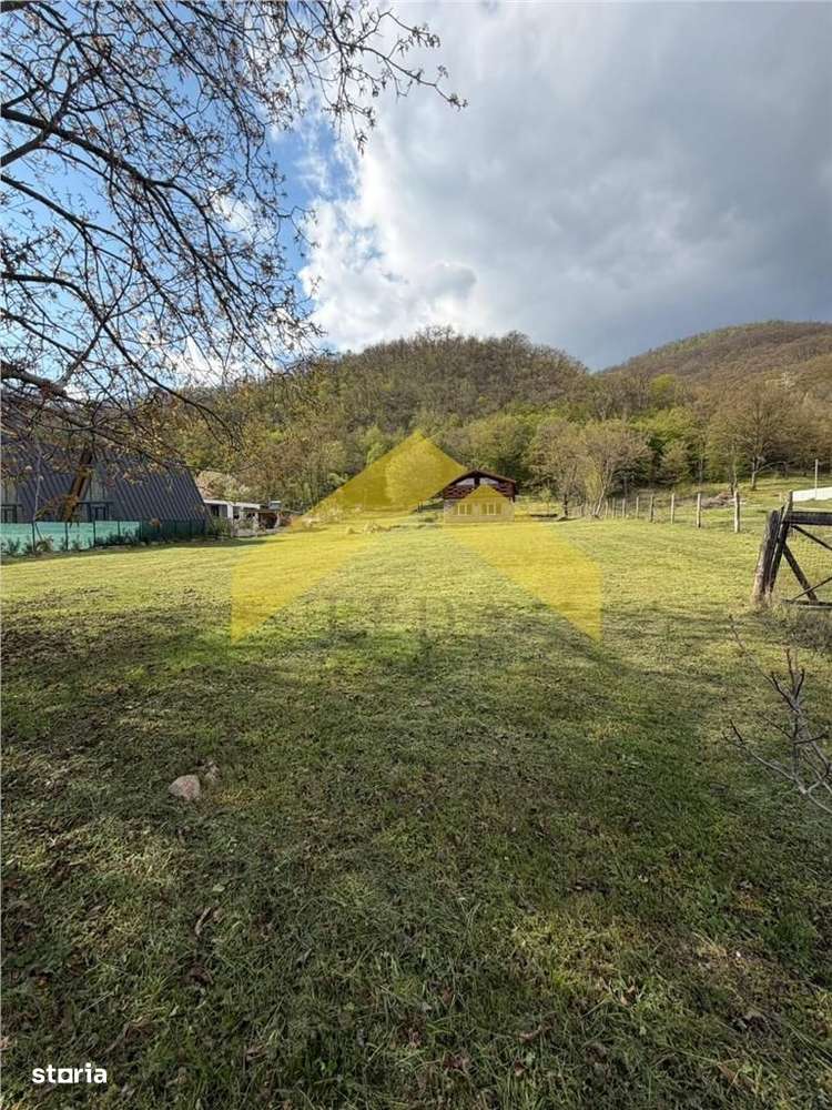 Cabana din piatra de codru si busteni pe Clisura Dunarii, Caraș-S-11