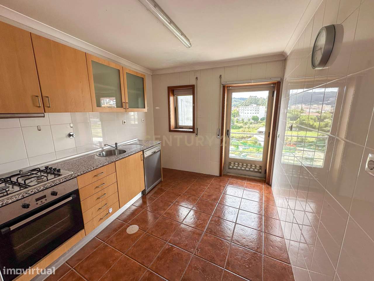 T2 ultimo piso junto ao centro- paredes-12