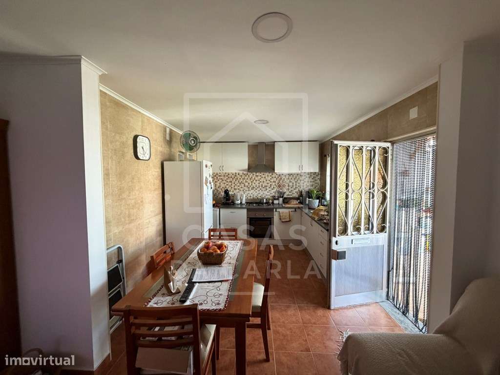 Moradia T2 remodelada com quintal em Alfundão-12