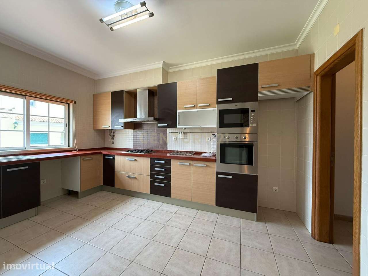 Moradia T3, no Tomilhal, com piscina e garagem. - Grande imagem: 4/20