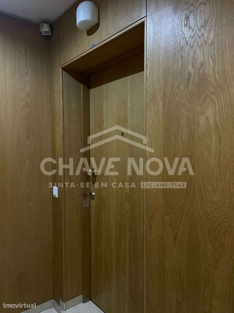 Apartamento T2 com Garagem Box em Mozelos - Grande imagem: 4/22