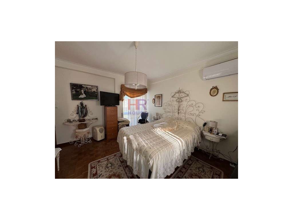 VENDE-SE MORADIA T4+1 COM PISCINA AQUECIDA E GARAGEM.-44