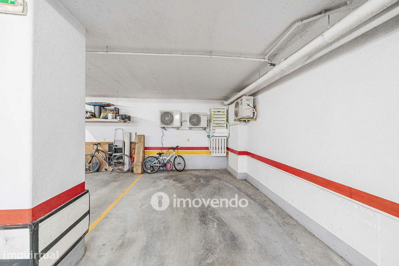 Apartamento T2, com estacionamento e arrecadação, em Vialonga-39