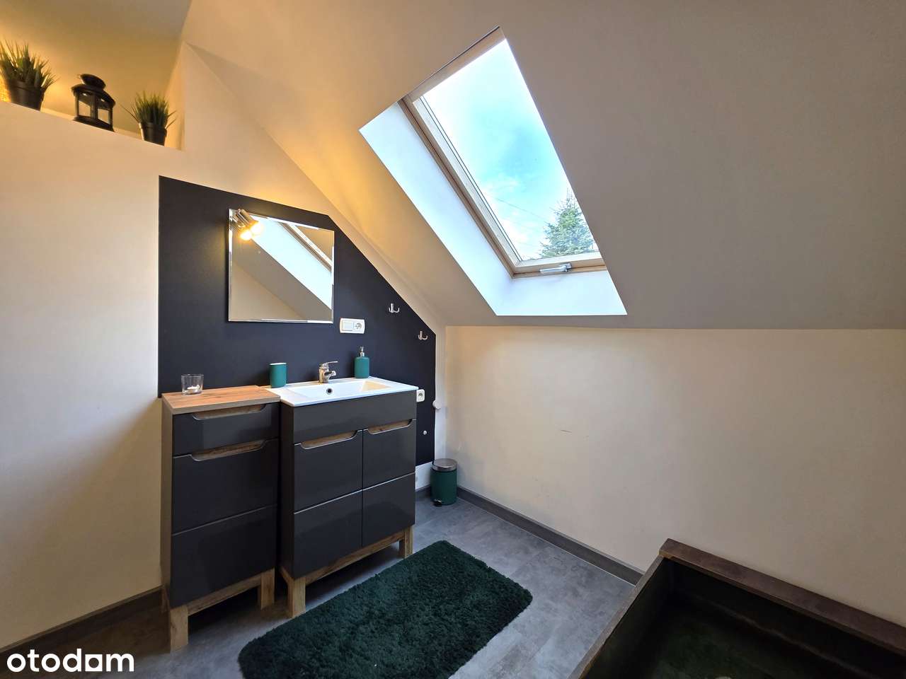 Dom 5/6 pokoi_taras_kominek_fotowoltaika_oddzielny garaż-19