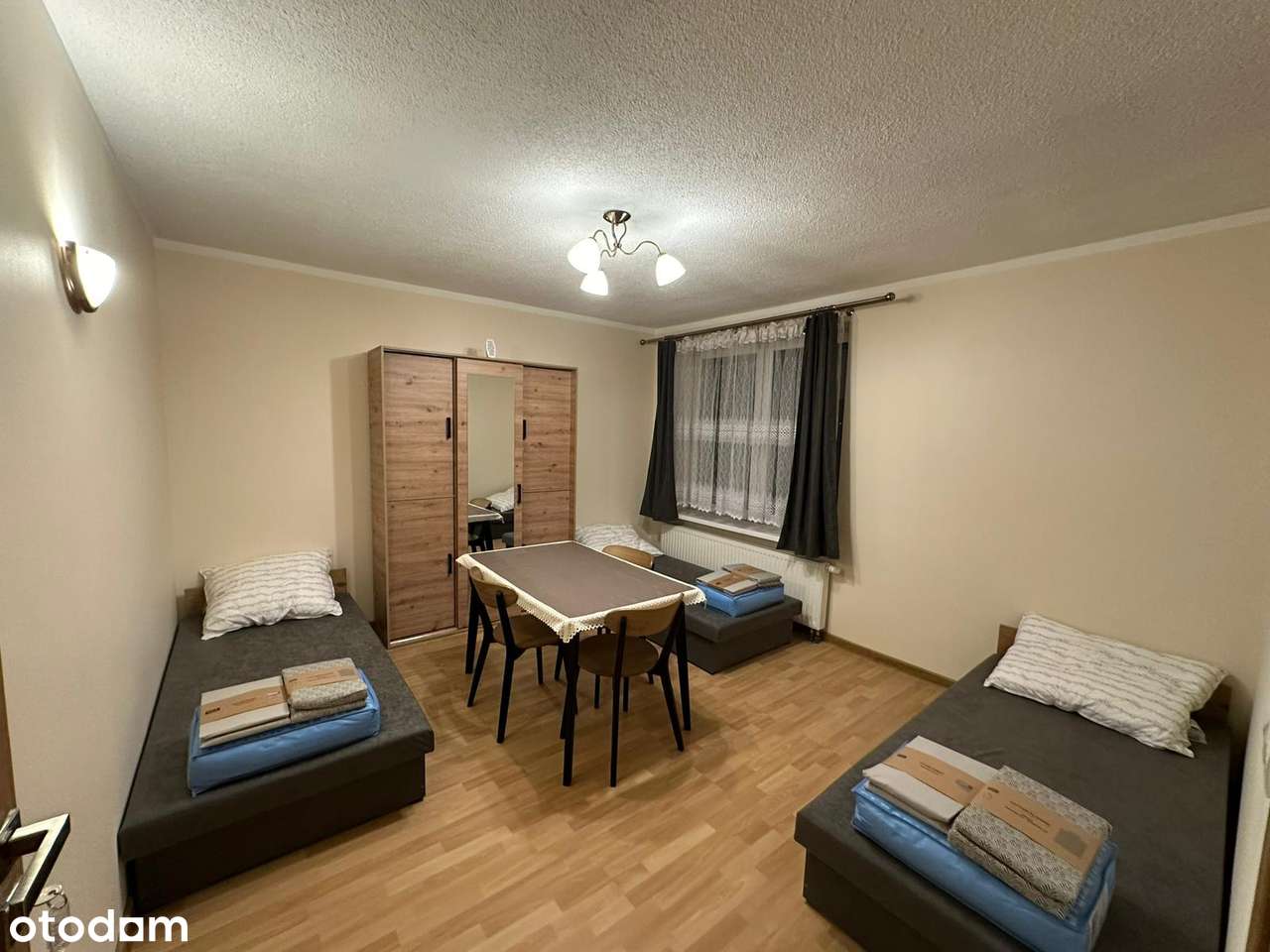 Przestronny dom (inwestycja) w Poznaniu! Duży potencjał!-9