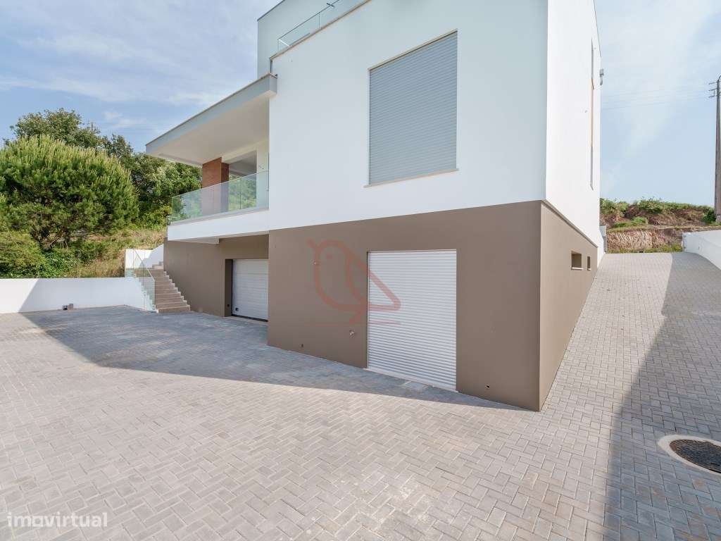 Moradia Isolada T4 Contemporânea com Jardim e Acabamentos Premium -...-45
