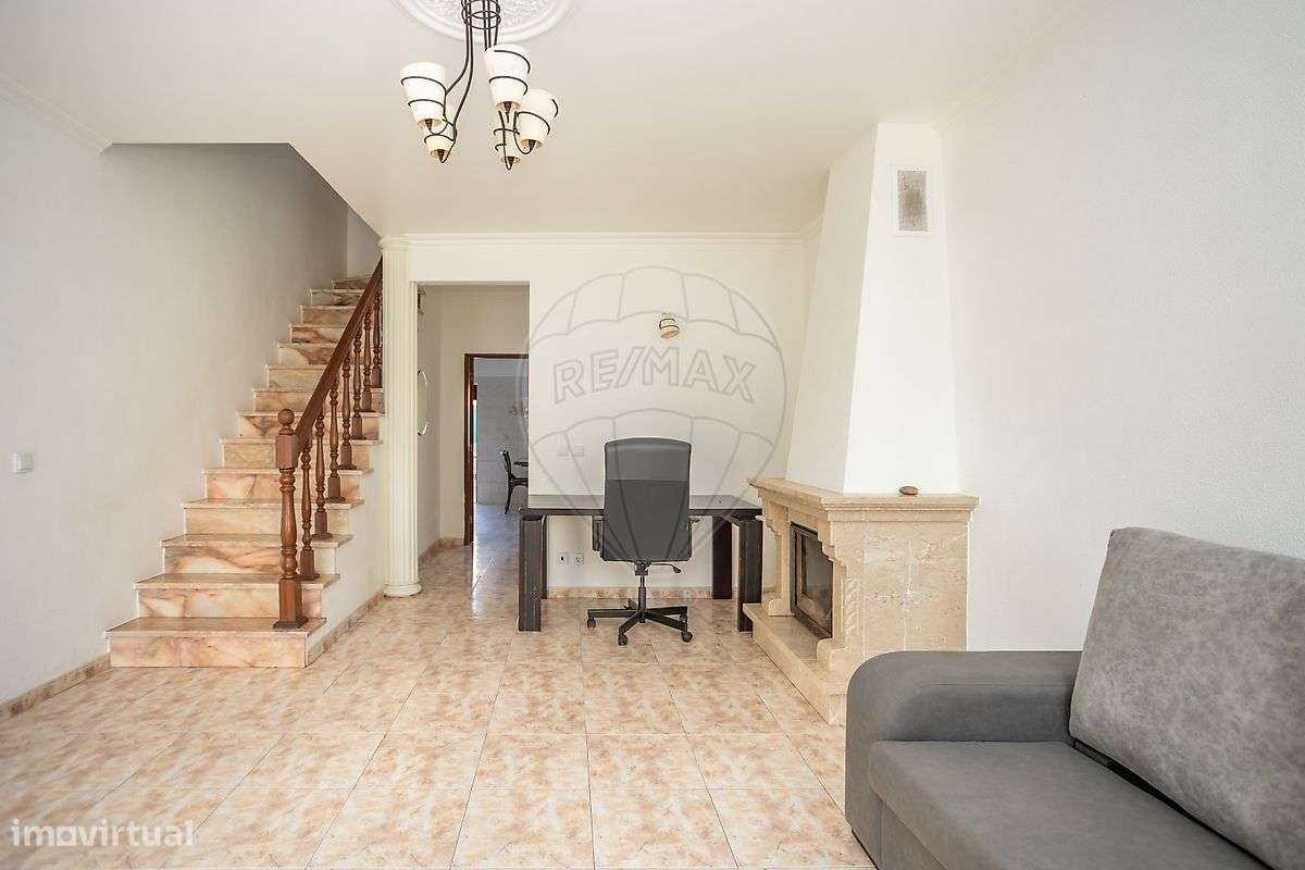 Moradia T3 com Quintal, Escritório e Churrasqueira – Quinta do Conde-6