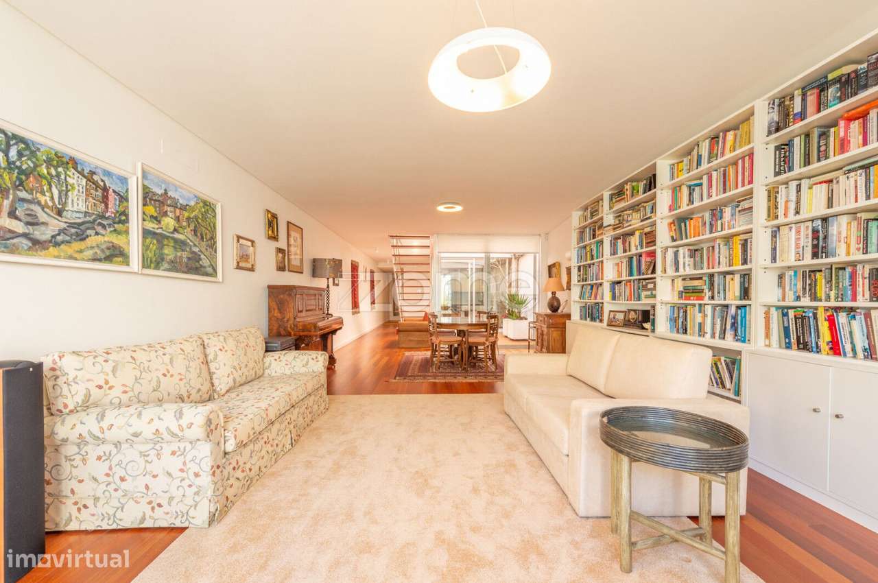 Moradia T4 com jardim, na Foz Velha. - Grande imagem: 2/47